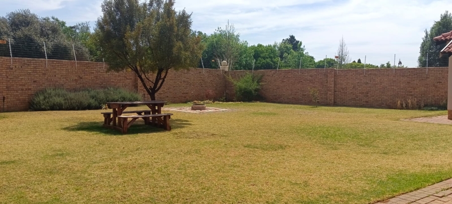 To Let 3 Bedroom Property for Rent in Flamwood North West